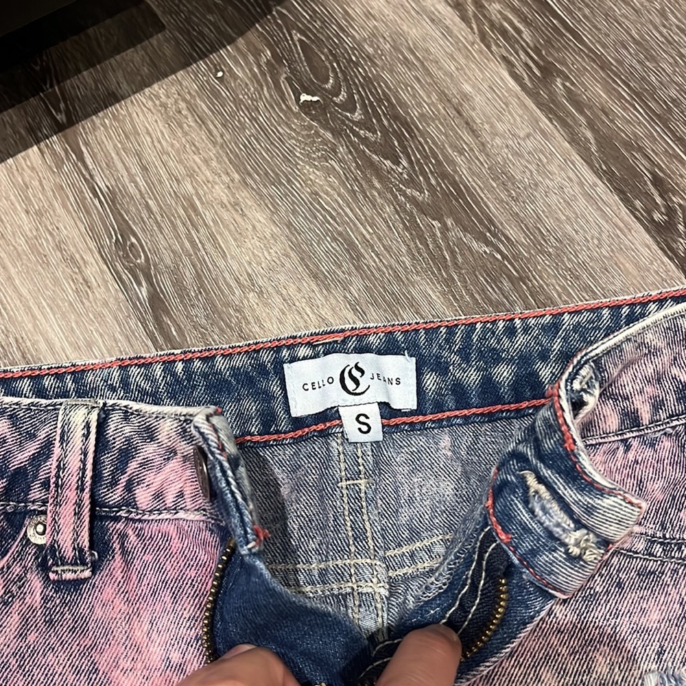 Shorts - Picture 3 of 3